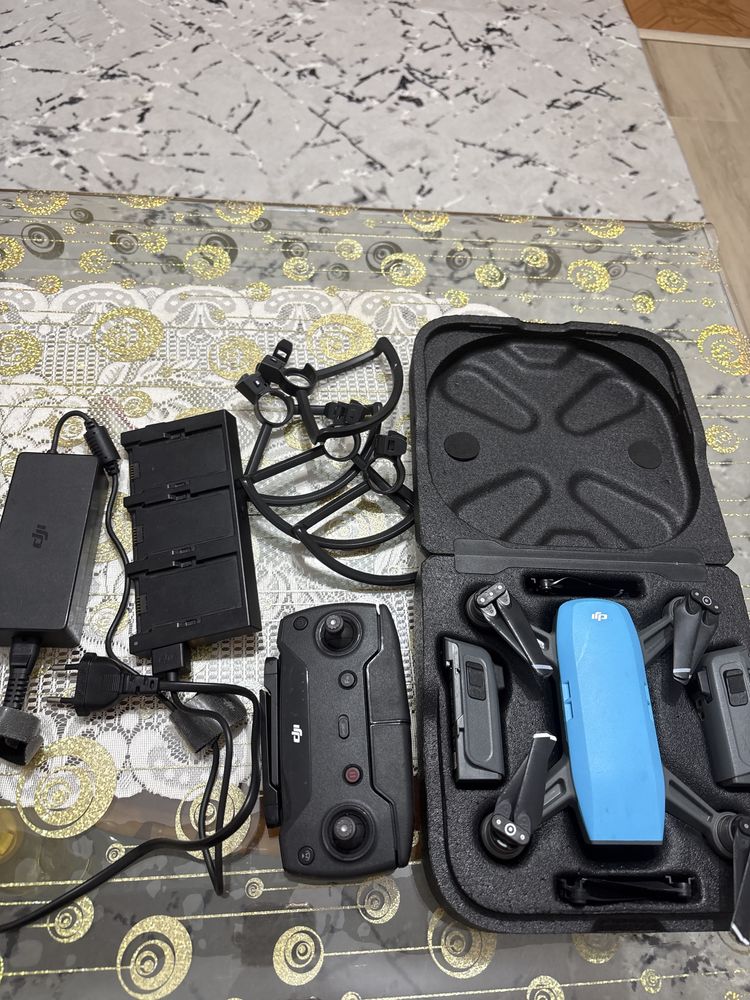 Dji Spark Не е използван икутиа контролер 2 батери зарядно предпазител