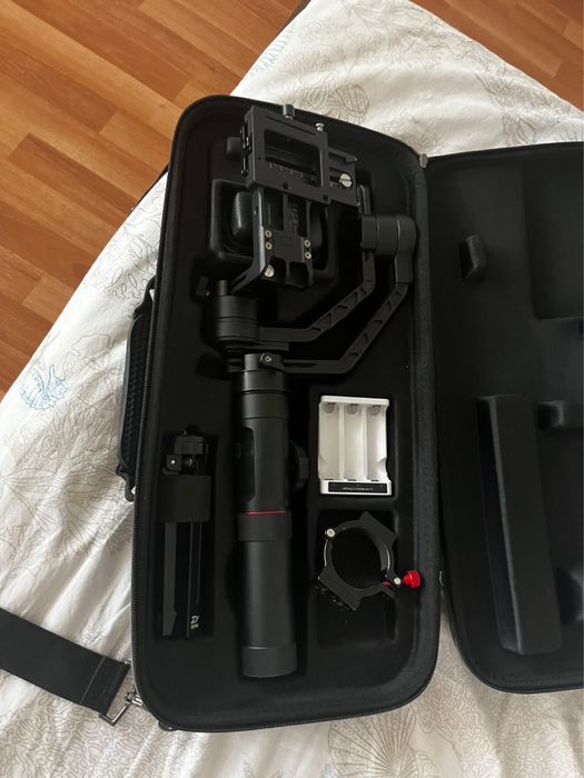 Vand trepied plus gimbal impecabile