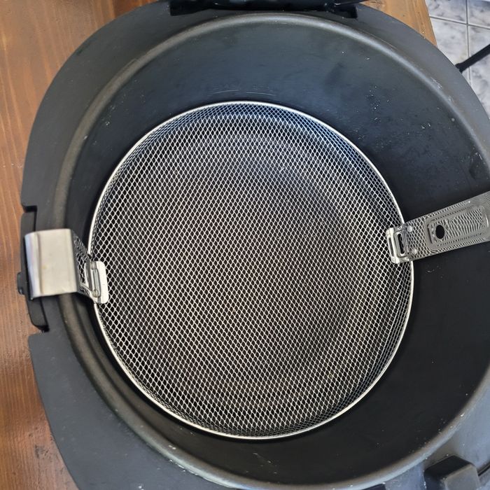 Vând friteuza Tefal