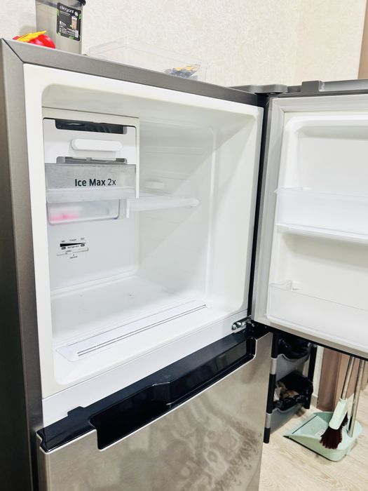 Холодильник Samsung