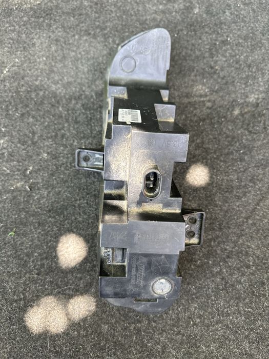 Proictor dreapta jeep grand cherokee.