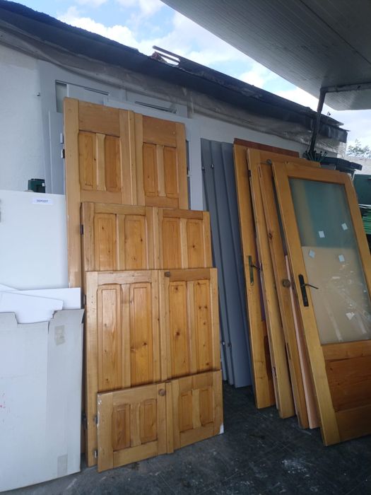 Uși din lemn masiv  cu sticla și fără