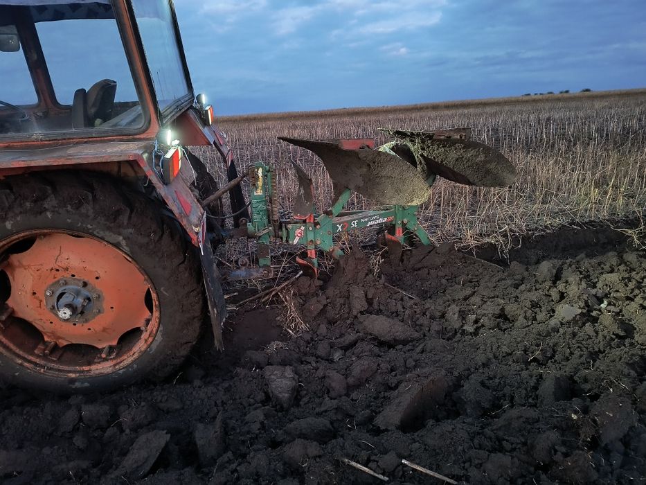 Vând plug reversibil