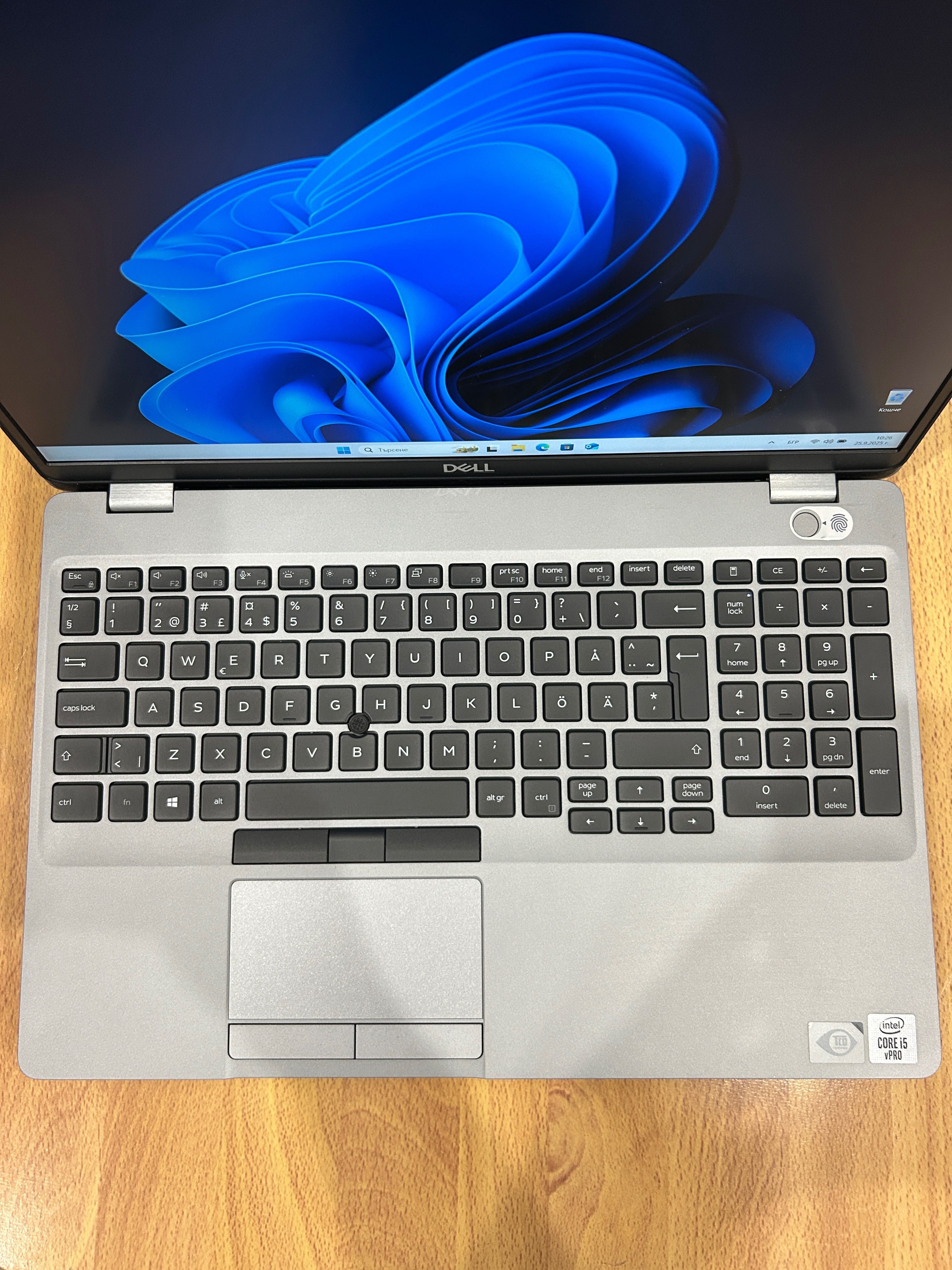 Лаптоп Dell i5 10-th gen./16GB RAM/256GB с 6 месеца гаранция!
