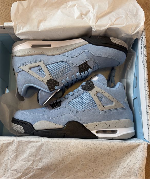 Jordan 4 Retro University Blue