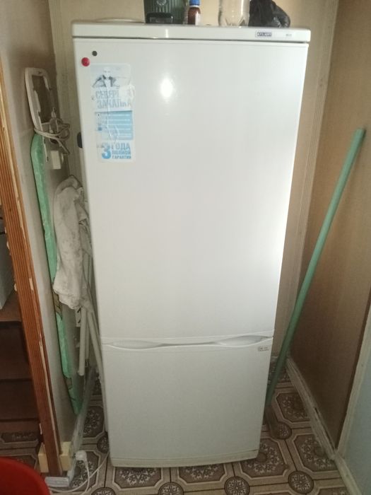 Атлант холодильник рабочая продается.