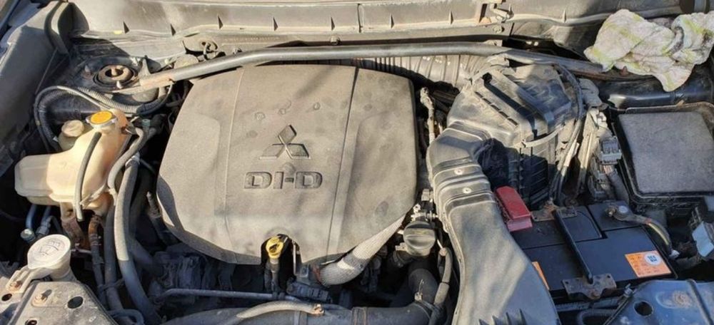 Dezmembrez Mitsubishi Outlander 4x4 2.2 156 cp 4HN