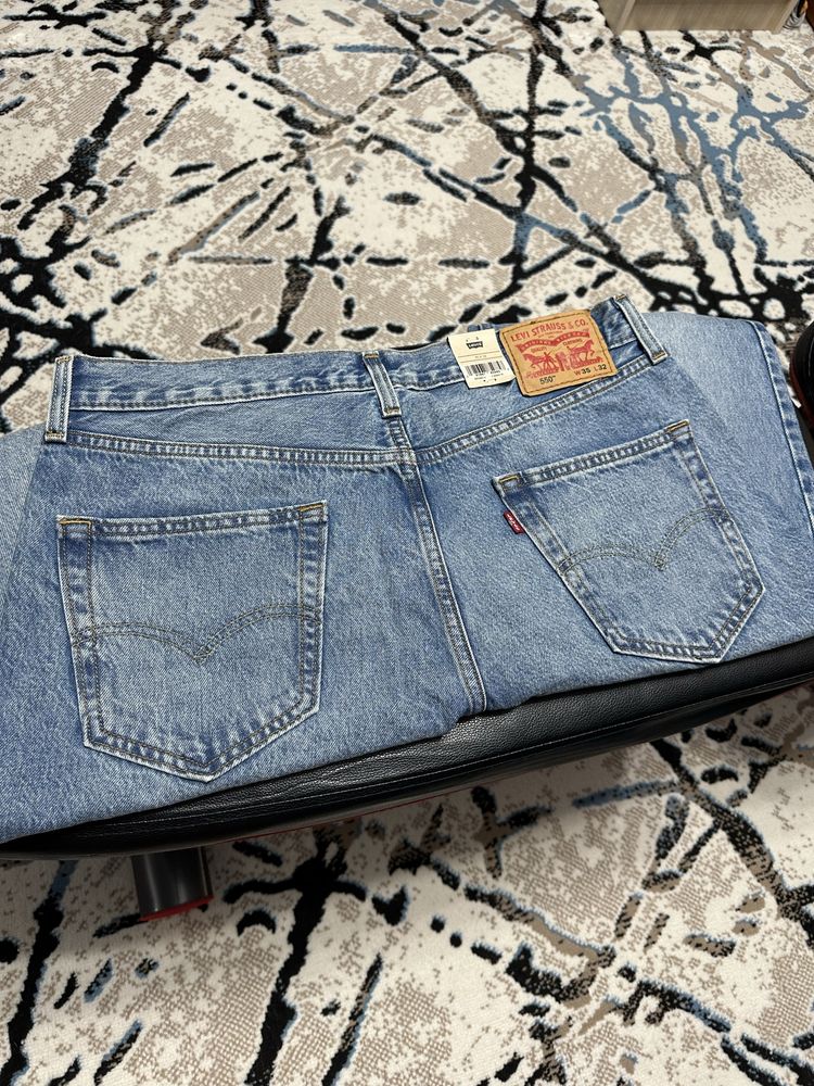 Джинсы Levi's men's 550 relaxed fit.