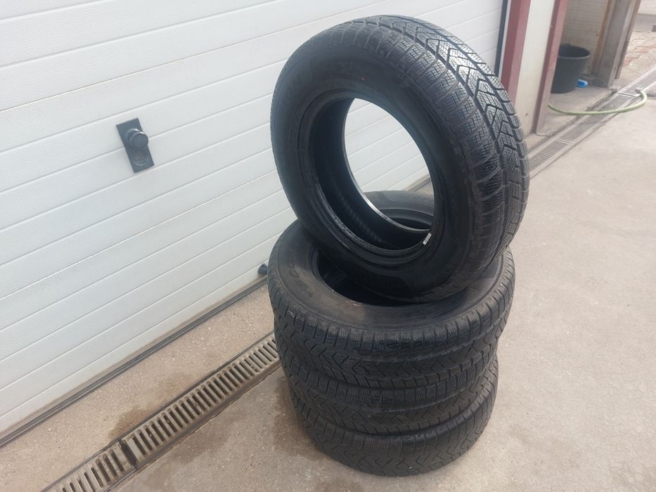 135 lei bucata! Set anvelope M+S/IARNA 215 70 16 Pirelli
