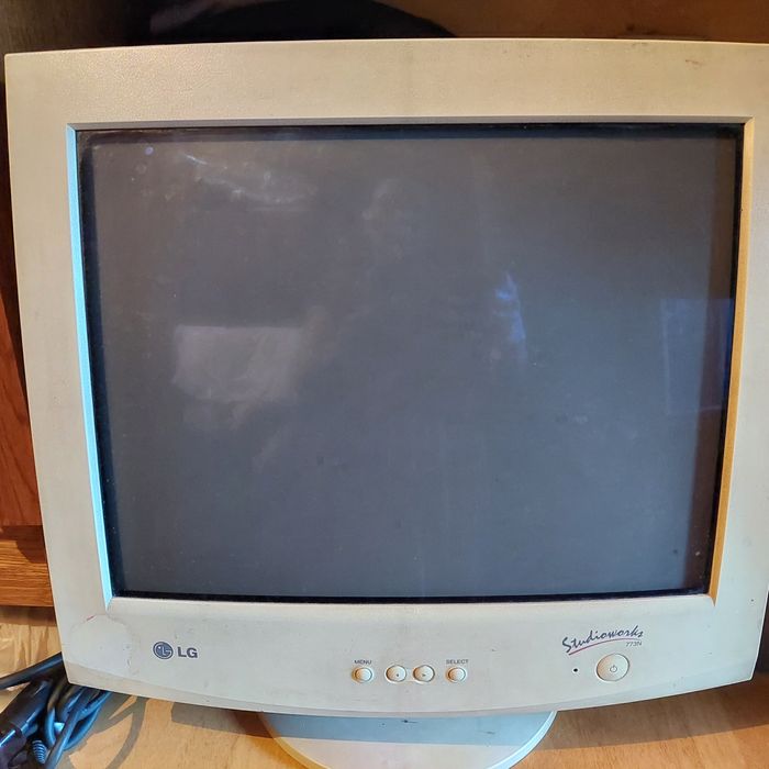 Монитор с колонкой