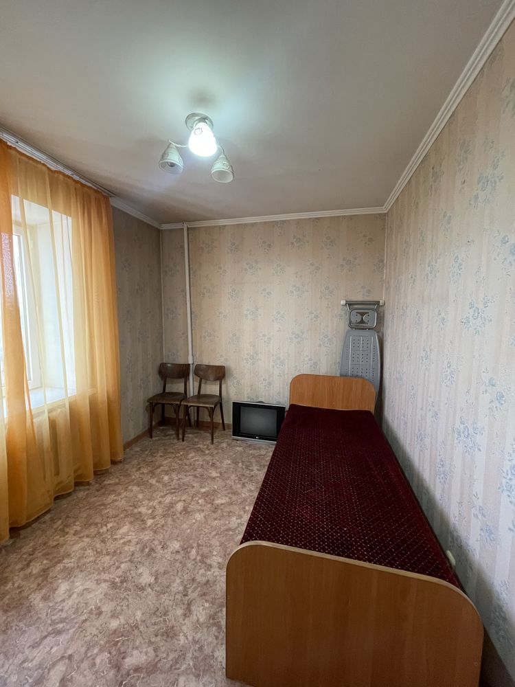 Продаём 3 комнатную квартиру на 6 микрорайоне