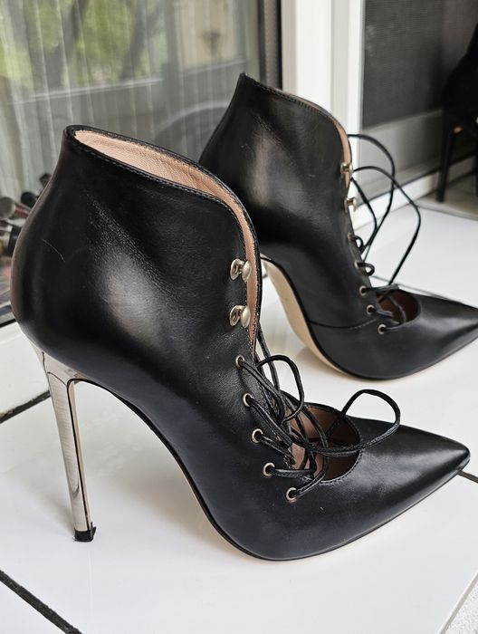 Botine din piele