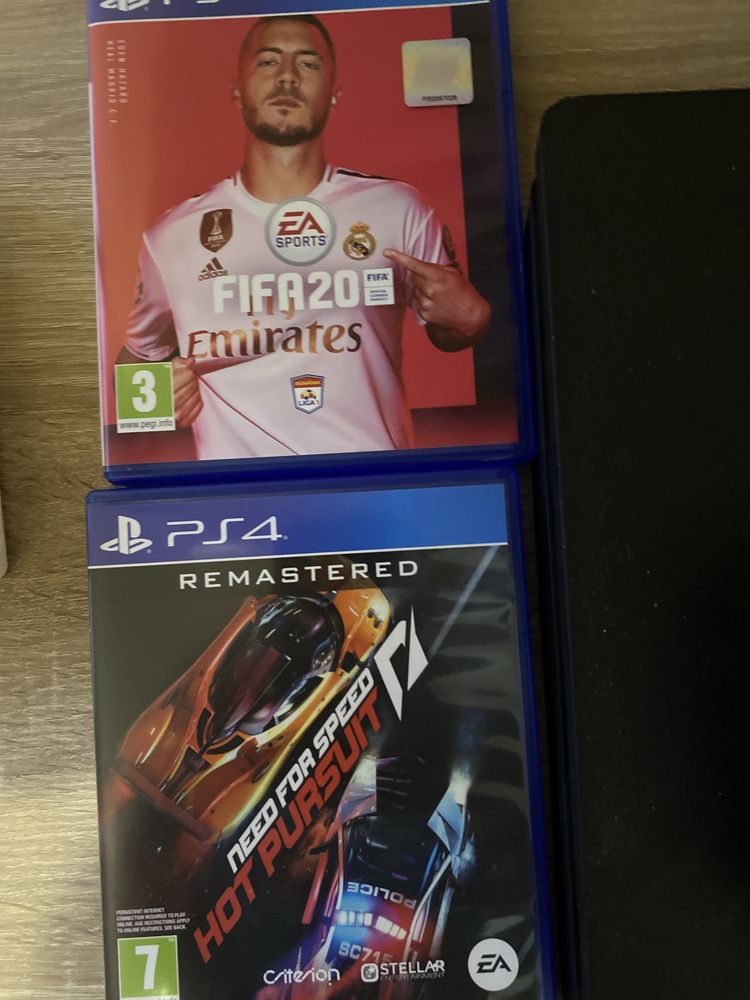 Vând PlayStation 4 cu jocuri