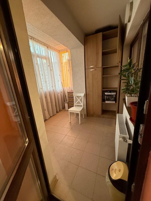 Inchiriez apartament cu 3 camere, Brancusi, Valea larga