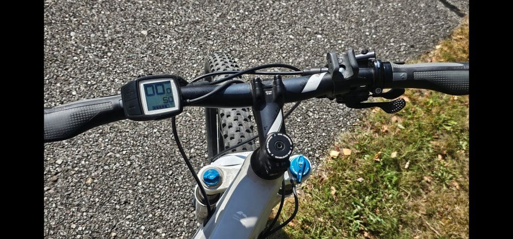 Bicicleta Electrica CUBE Access Hybrid 27.5 cadrul S