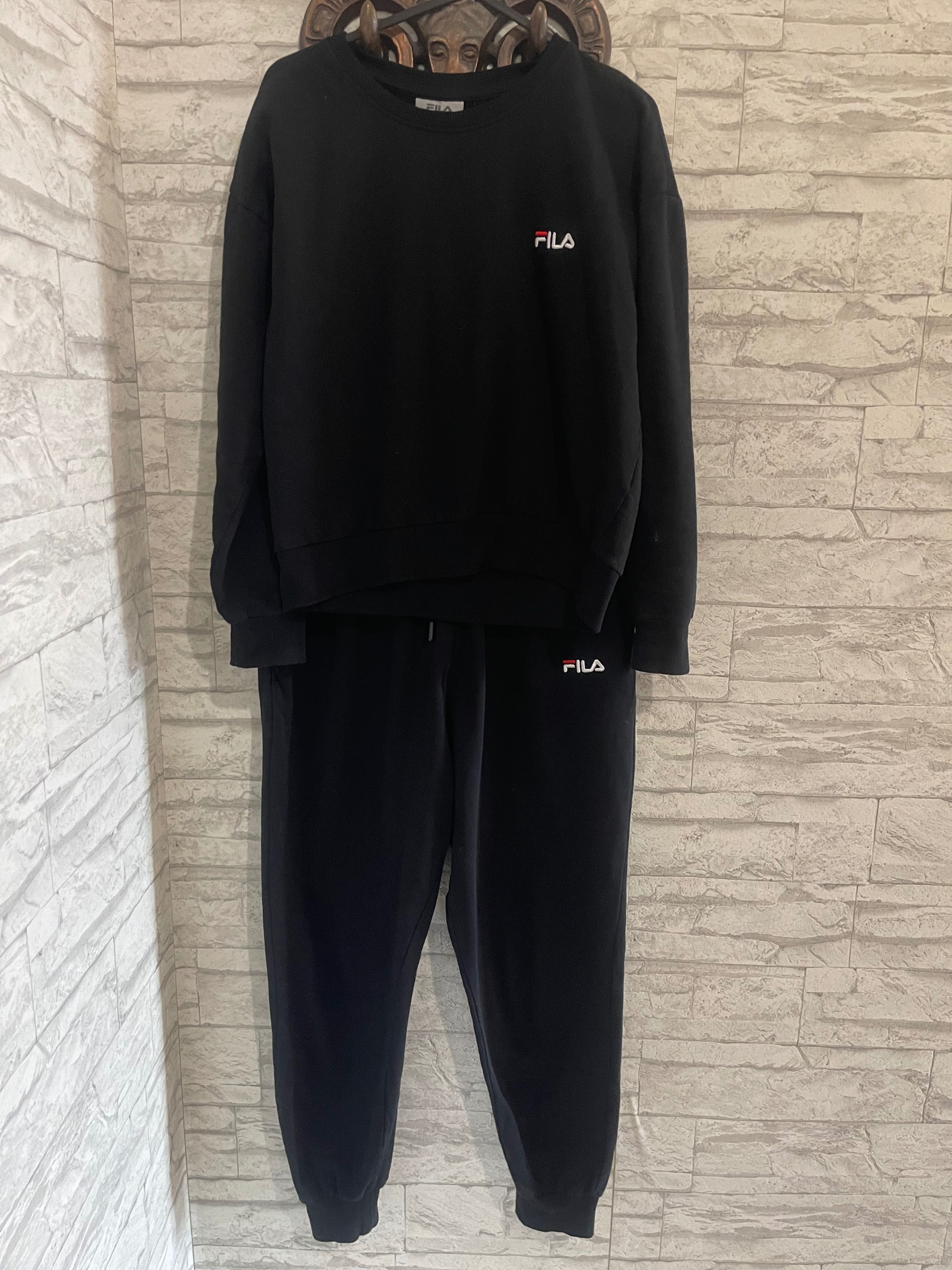 Спортен екип Fila от изключително приятна тънка памучна материя