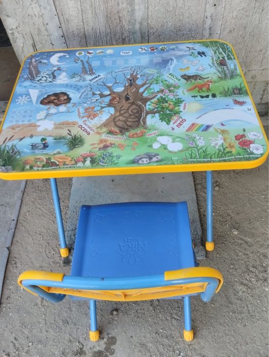 Продаётся детский стол со стулом