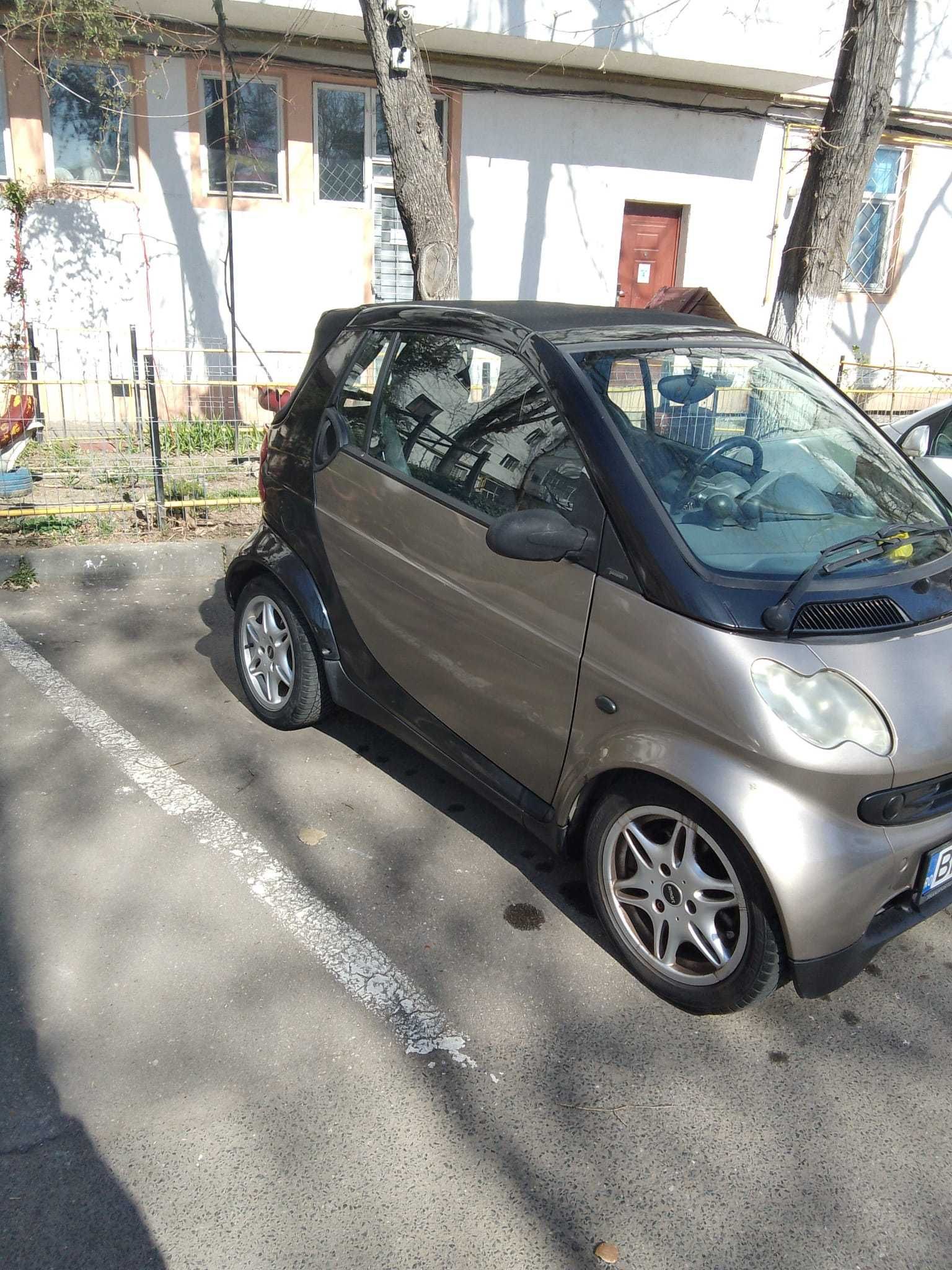 Vând Smart Fortwo decapotabil, benzina