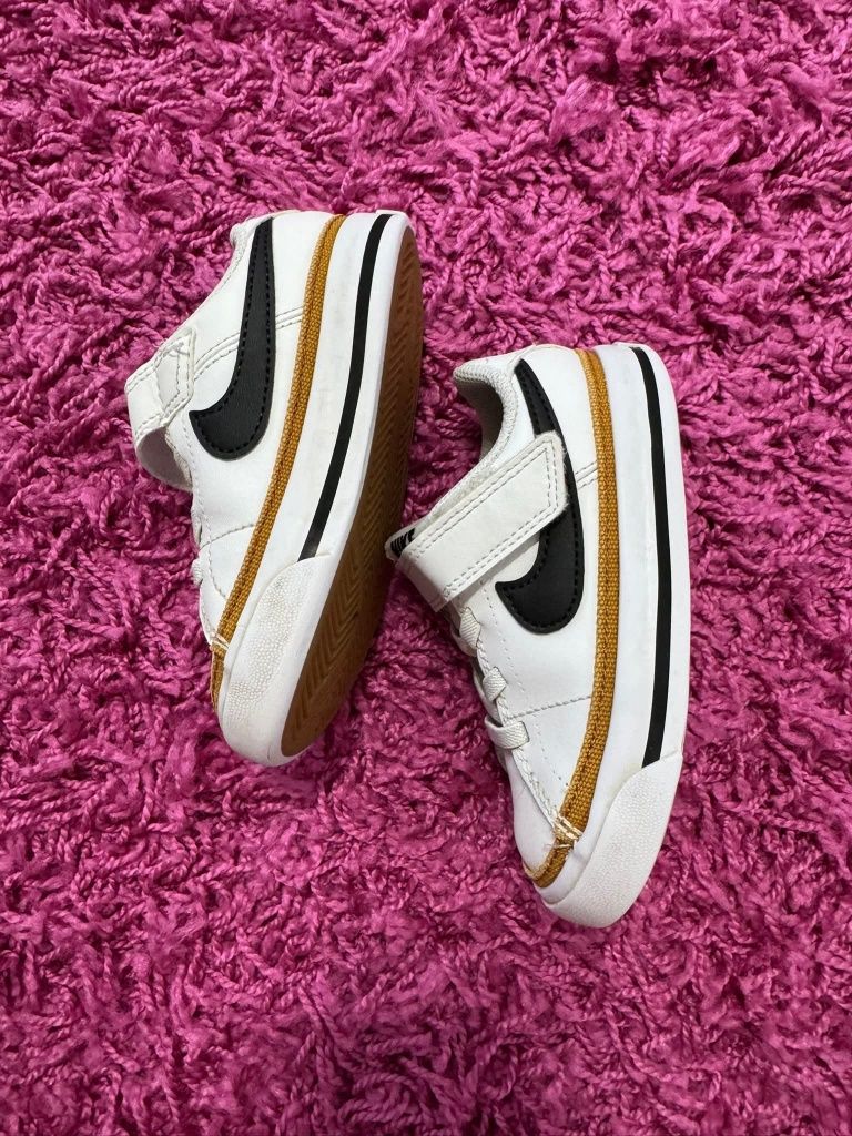 Adidasi Nike marime 23.5