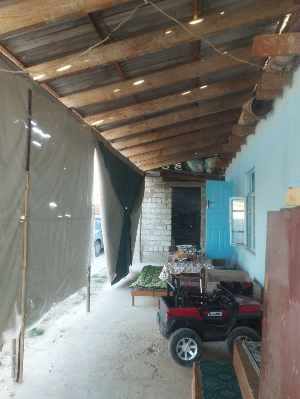 Sirdaryo tumani pravdada uy sotiladi 5 sotix 4 xona