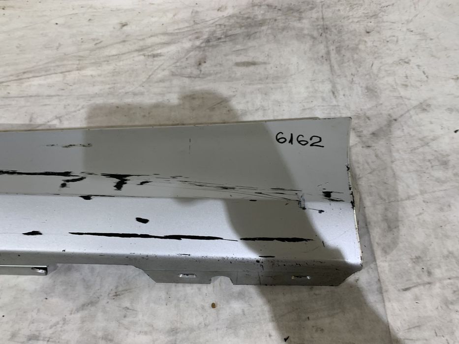 Prag stanga BMW Seria 1, E87, 2005, 2006, 2007, 2008, 2009, 2010, 2011, cod origine OE 51777184353.