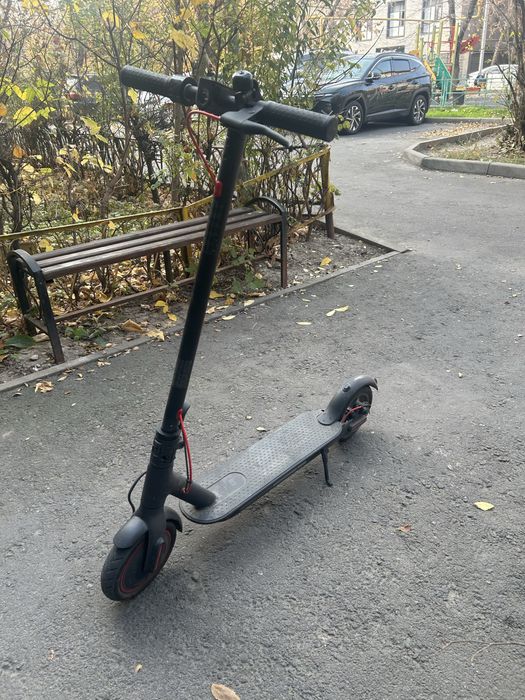 Продам электросамокат Xiaomi Mi Electric Scooter 1S