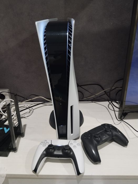 Продам приставку Playstation 5