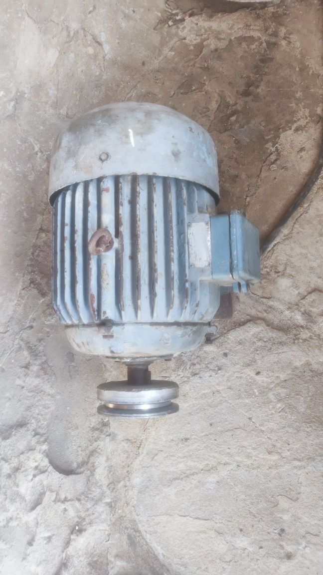 Ел. Мотор трифазен 10kw 2910 оборота