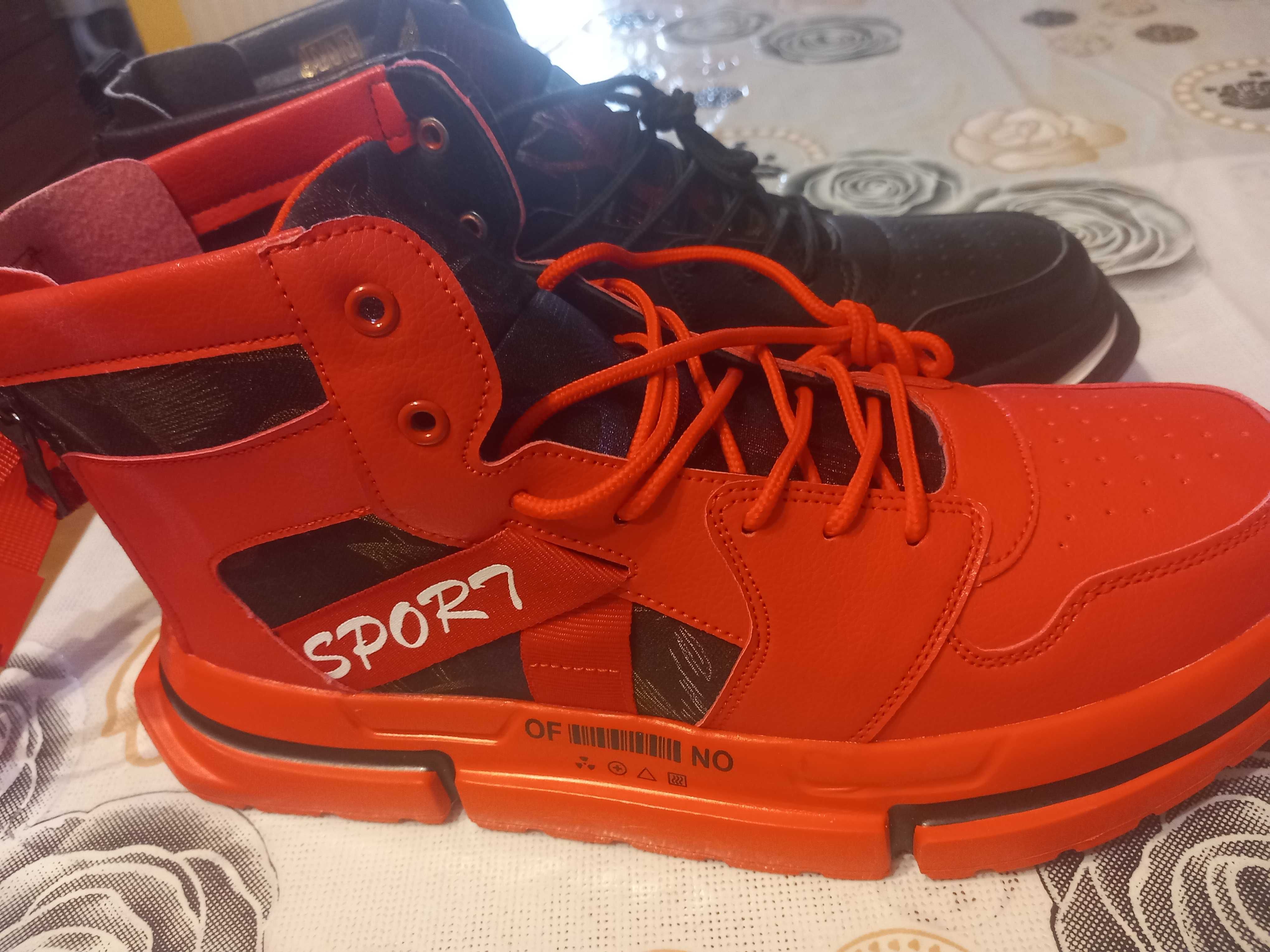 Adidasi sport marime 45, au fost tinuti nu mai in cutie