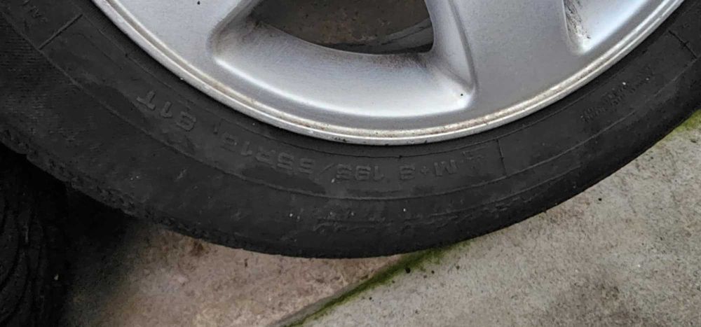 Jante aliaj R15 + anvelope DEBICA iarna 195 65 R15. PCD5x112
