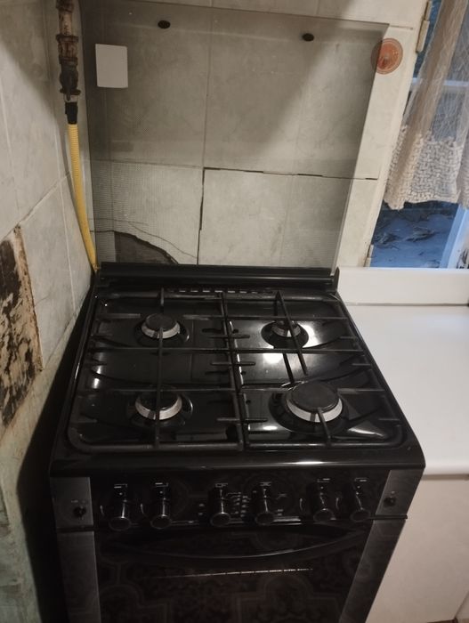 Prodayotsa gaz plita Gefest
