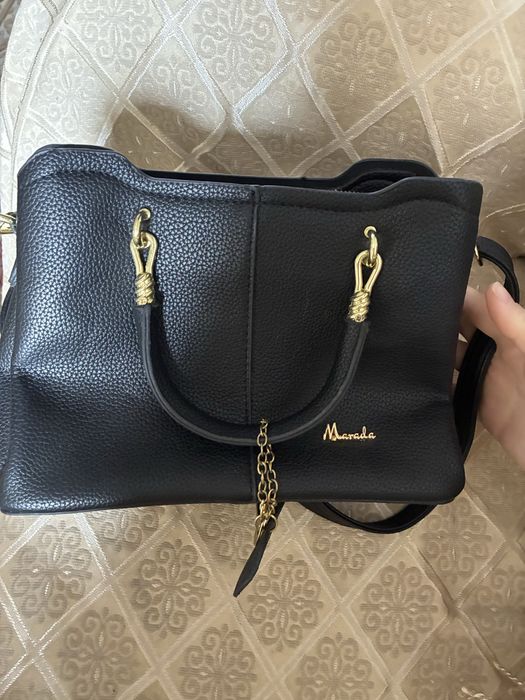 Сумка черная.