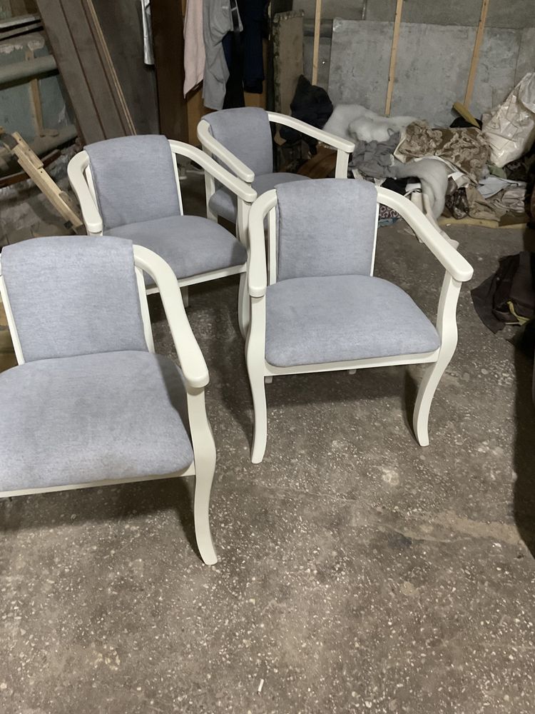 Реставрация обивка мягкой мебели и стульев.