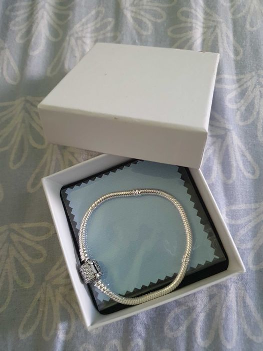 Сребърна нова гривна