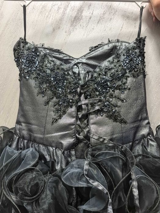 Абитуриентска рокля