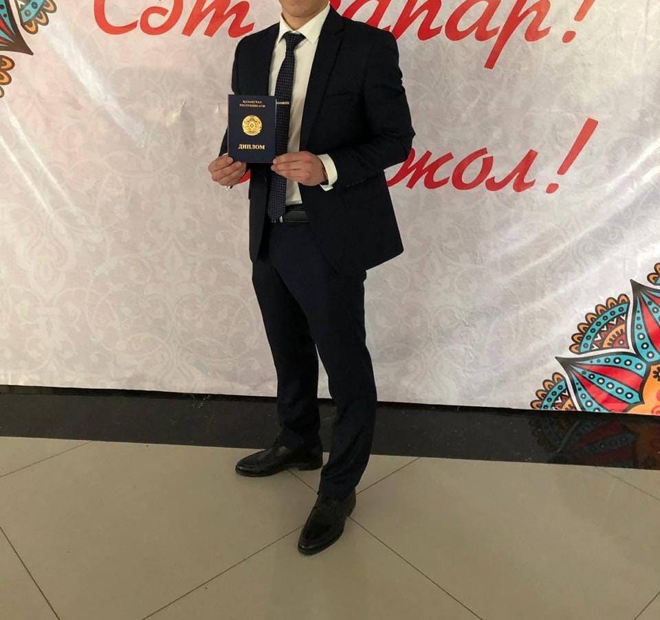 Продам костюм тройку