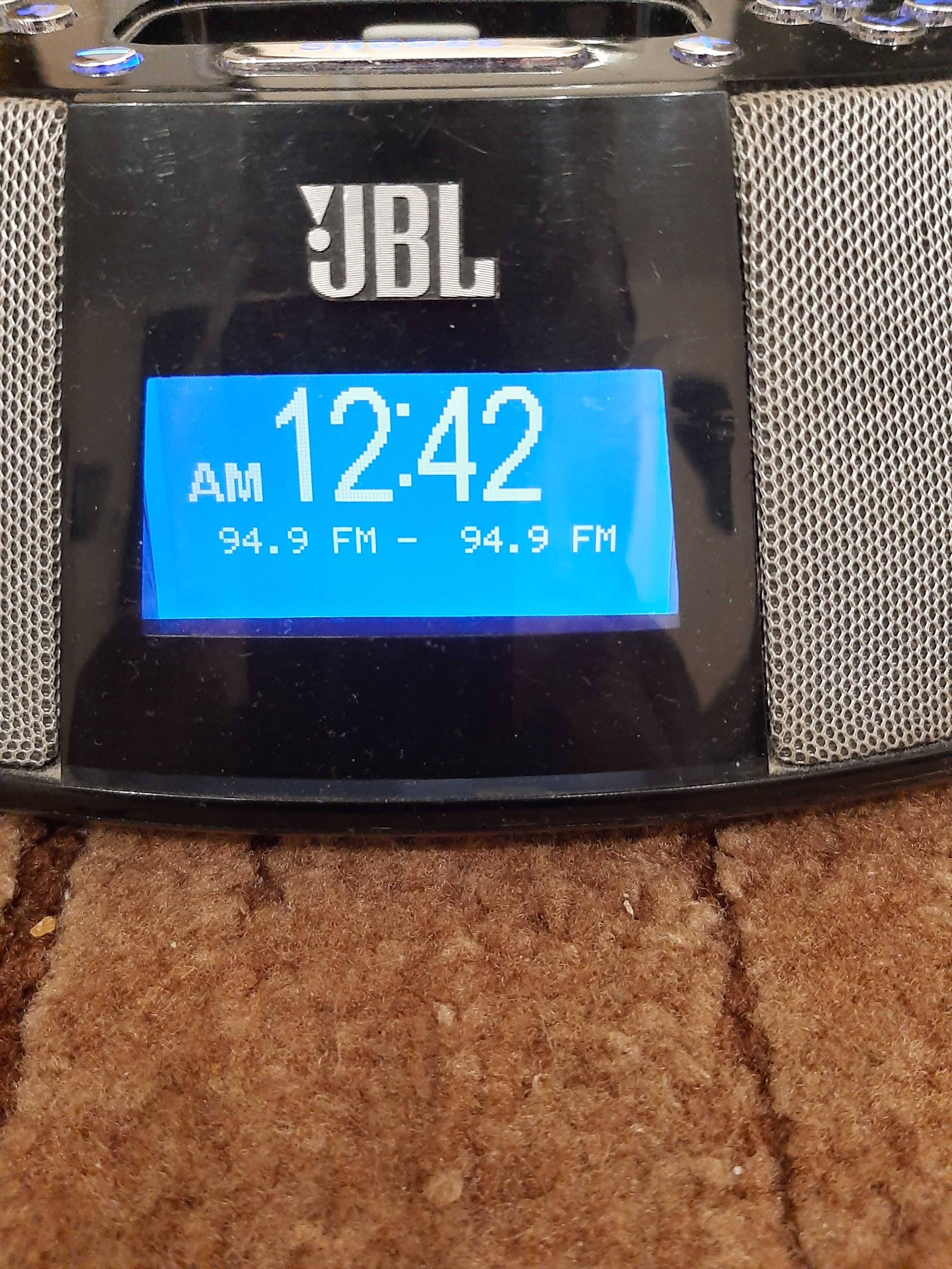 Radio Jbl cu incărcător de iphone