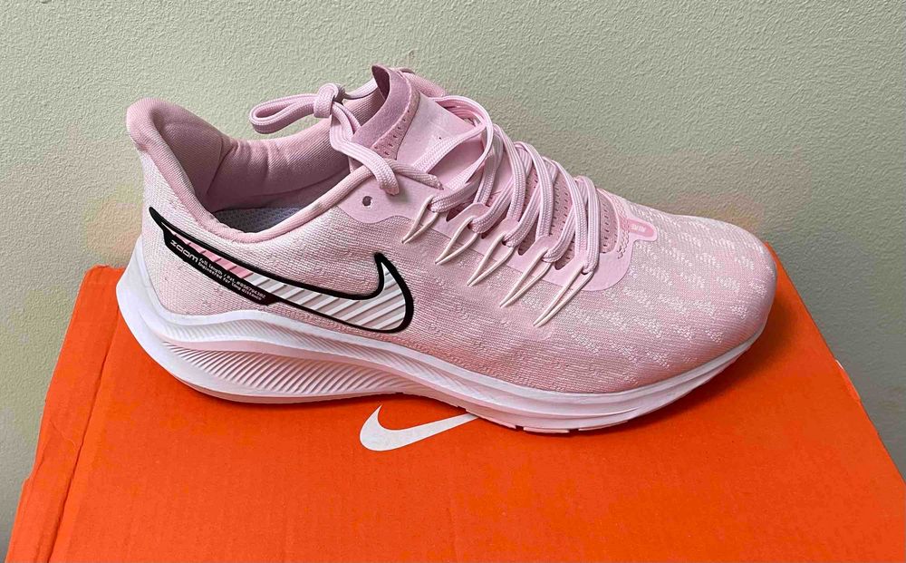 Дамски нови маратонки Nike Air Zoom Vomero 14 размер 37.5