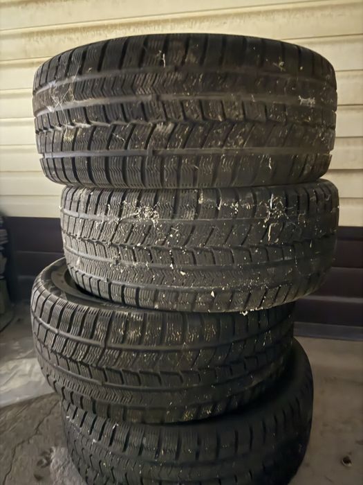Продается шины 245/45/18 зимний шины  Hifly