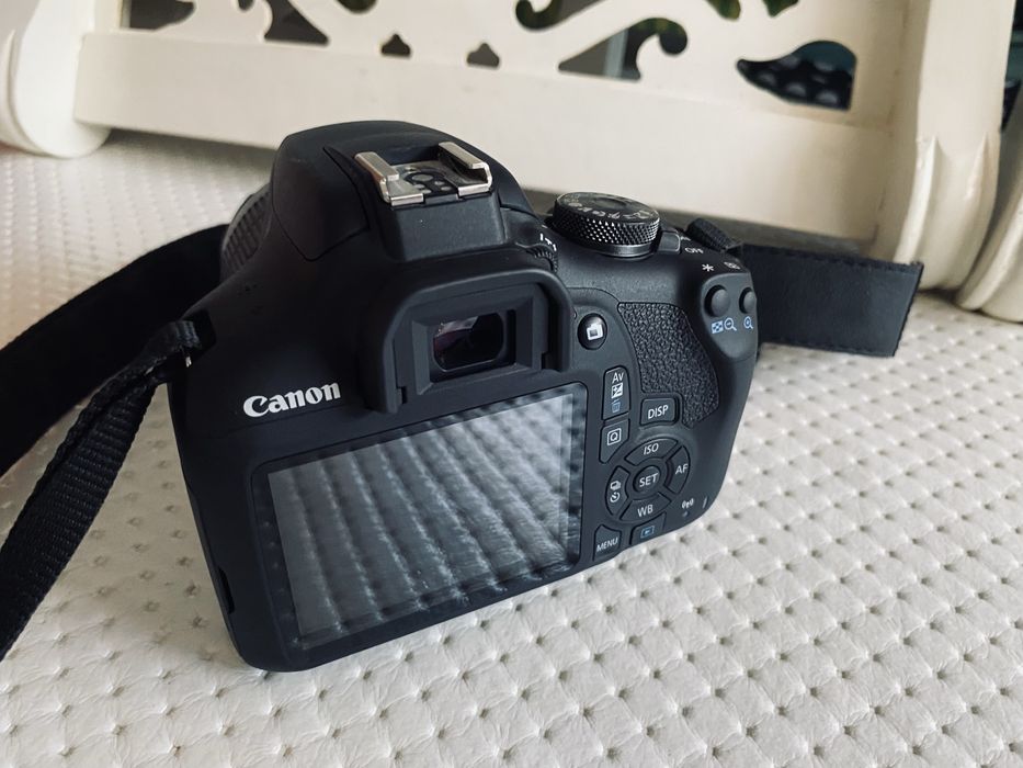 Фотоаппарат canon 2000d
