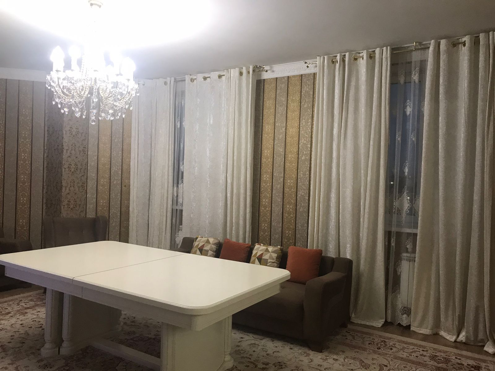 Продается стол 4,2м*1,2м, б/у, в отл состоянии, белоруский