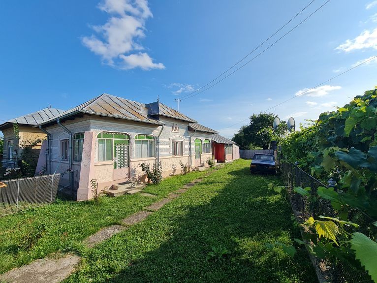 Casa si teren ( 17 km Targoviste / 32 km Ploiesti / 79 km Bucuresti)