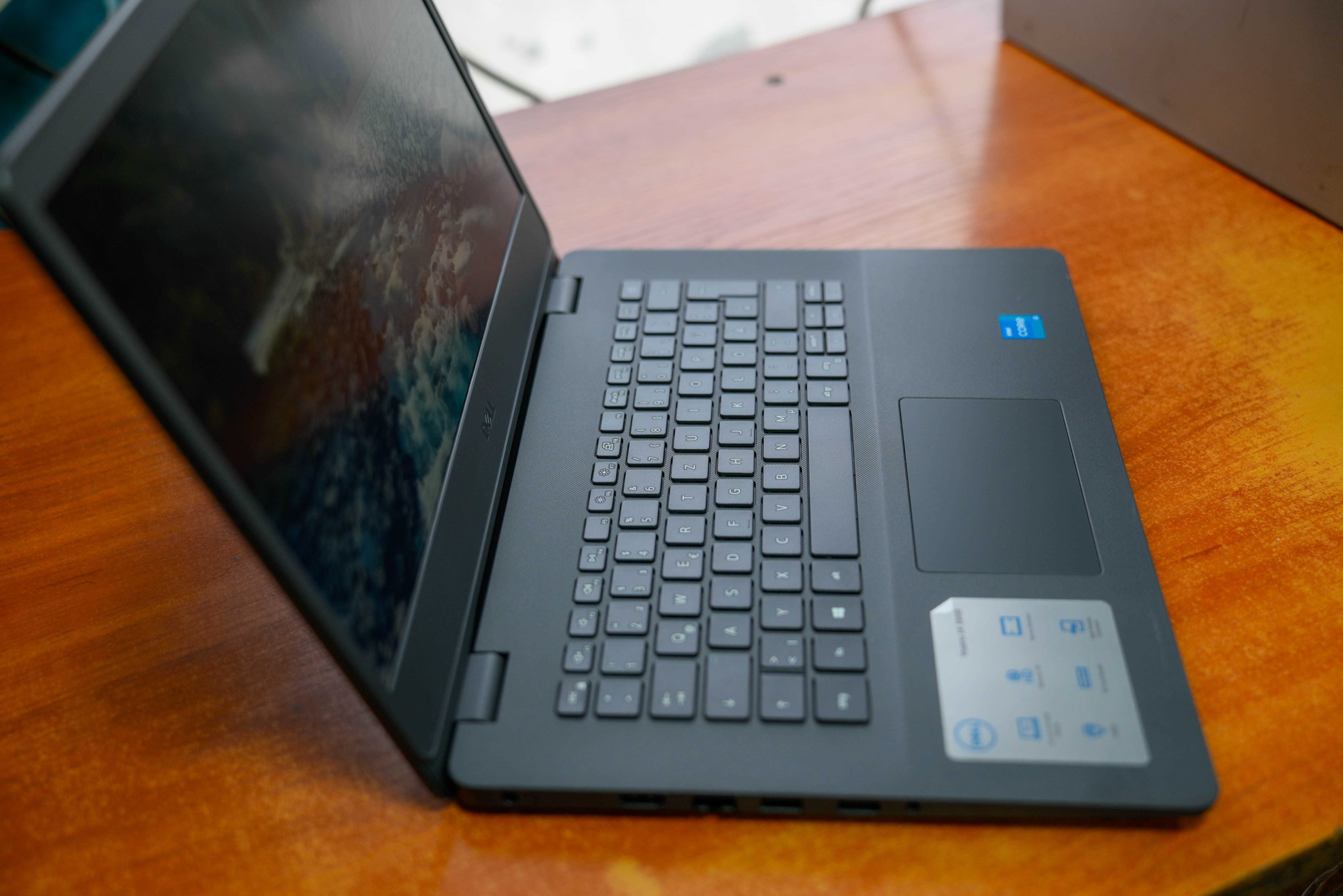 Нов лаптоп Dell Vostro 3400 i3-1115G4 14" 8GB 256GB + Гаранция