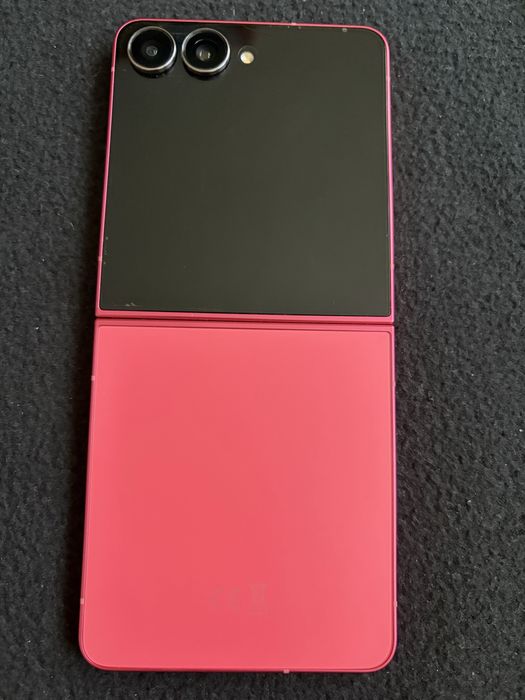 Z Flip7 Samsung Coralred