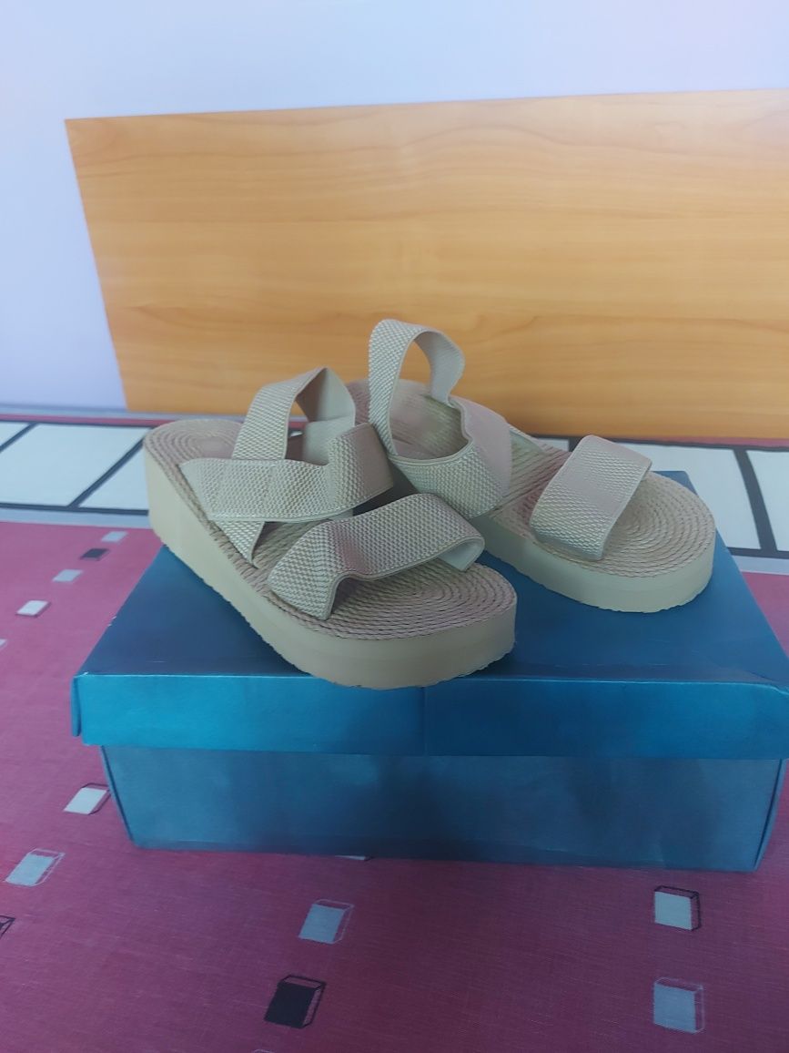 Vând Sandale Elastice Mărimea 38