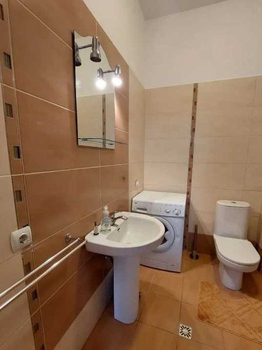 Дава се под наем Тристаен апартамент в Пловдив, Каменица 1 - 84 кв.м за 234.6 € - Снимка #1