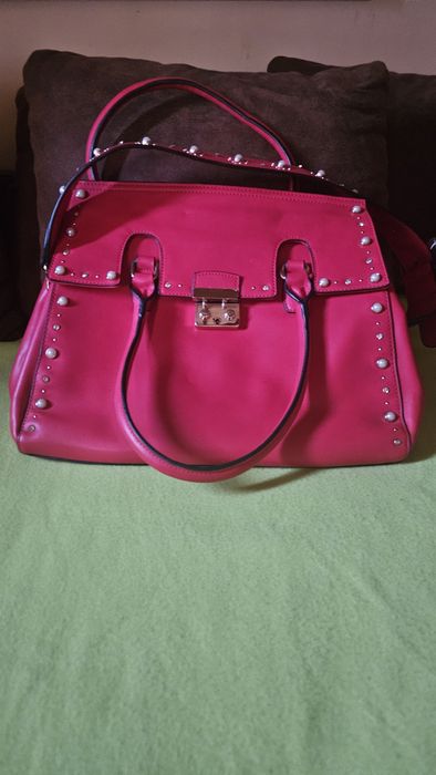 Geanta piele roșie, purtata o data