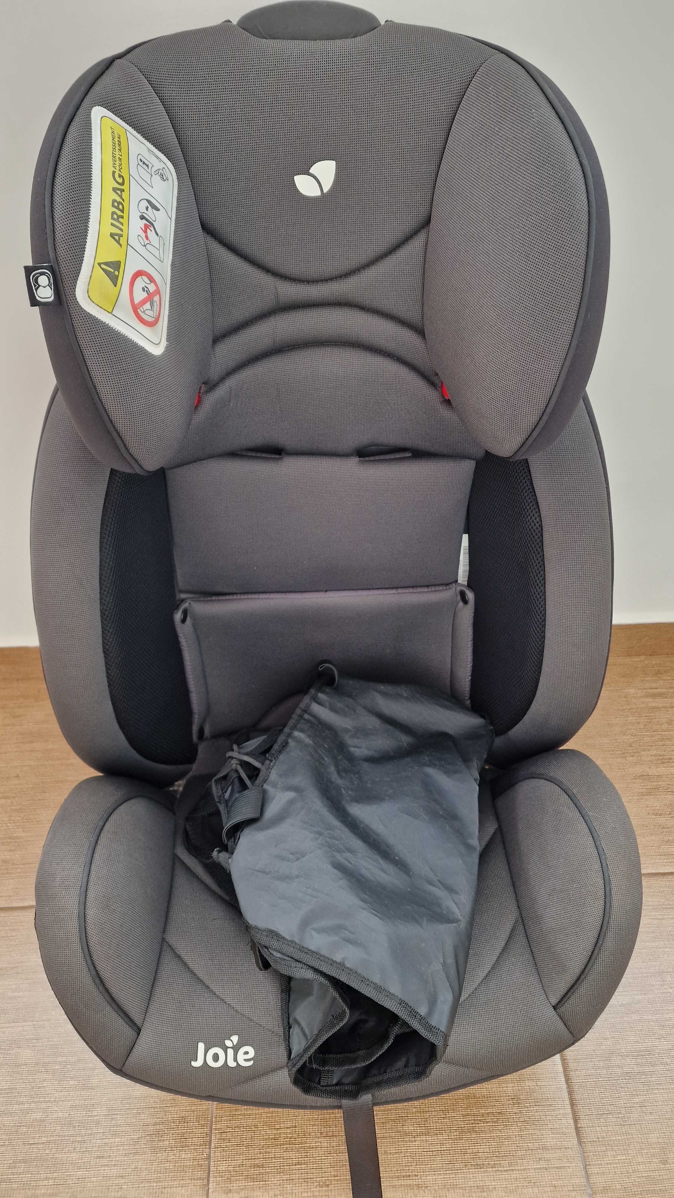 Scaun auto pentru copii Joie Stages plus protectie scaun fata