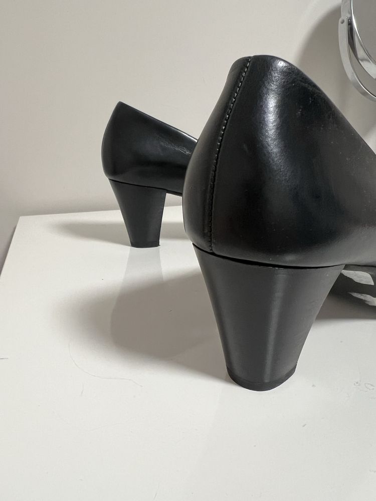 Кожени обувки на висок ток YSL Zara LBD