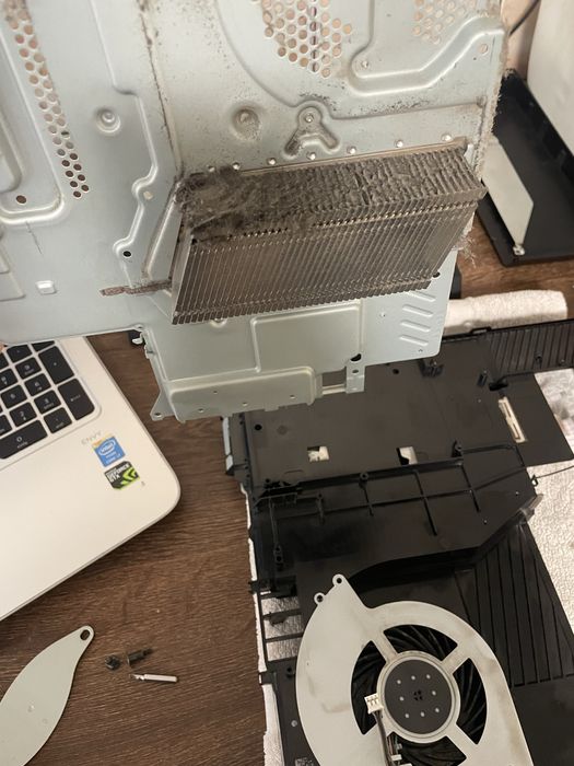 Ofer servicii mentenanta consola Playstation 4